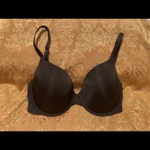 Victoria secret T-shirt lightly lined 34DDD